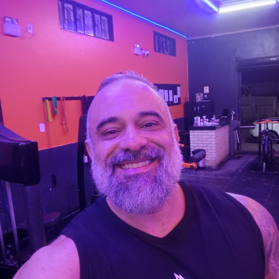 Fábio Santos, 46